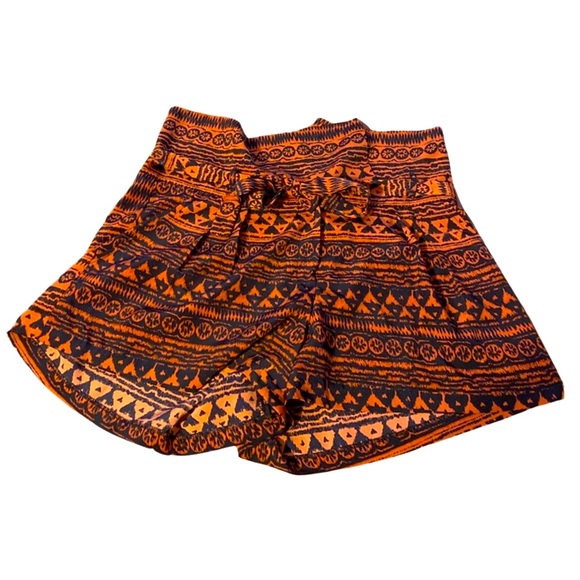 Line & Dot Aztec Medium Shorts - Picture 1 of 6